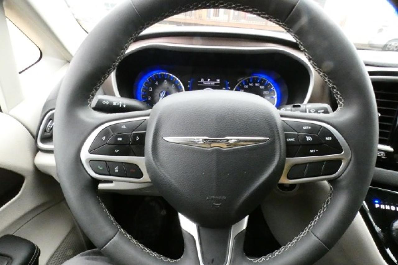 2024 Chrysler Grand Caravan SXT 2WD w/Htd cloth, NAV, BUC - Photo #14