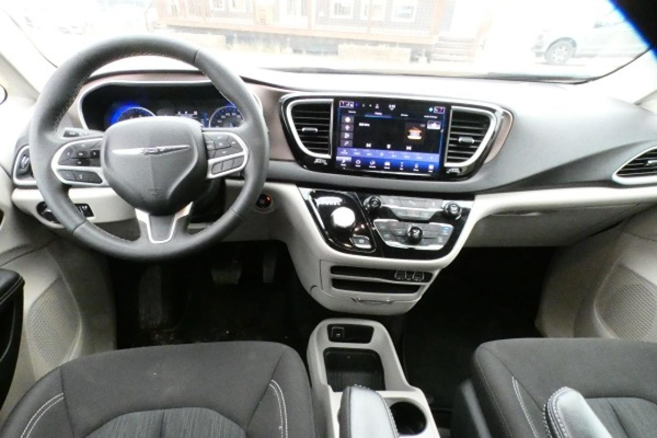 2024 Chrysler Grand Caravan SXT 2WD w/Htd cloth, NAV, BUC - Photo #13