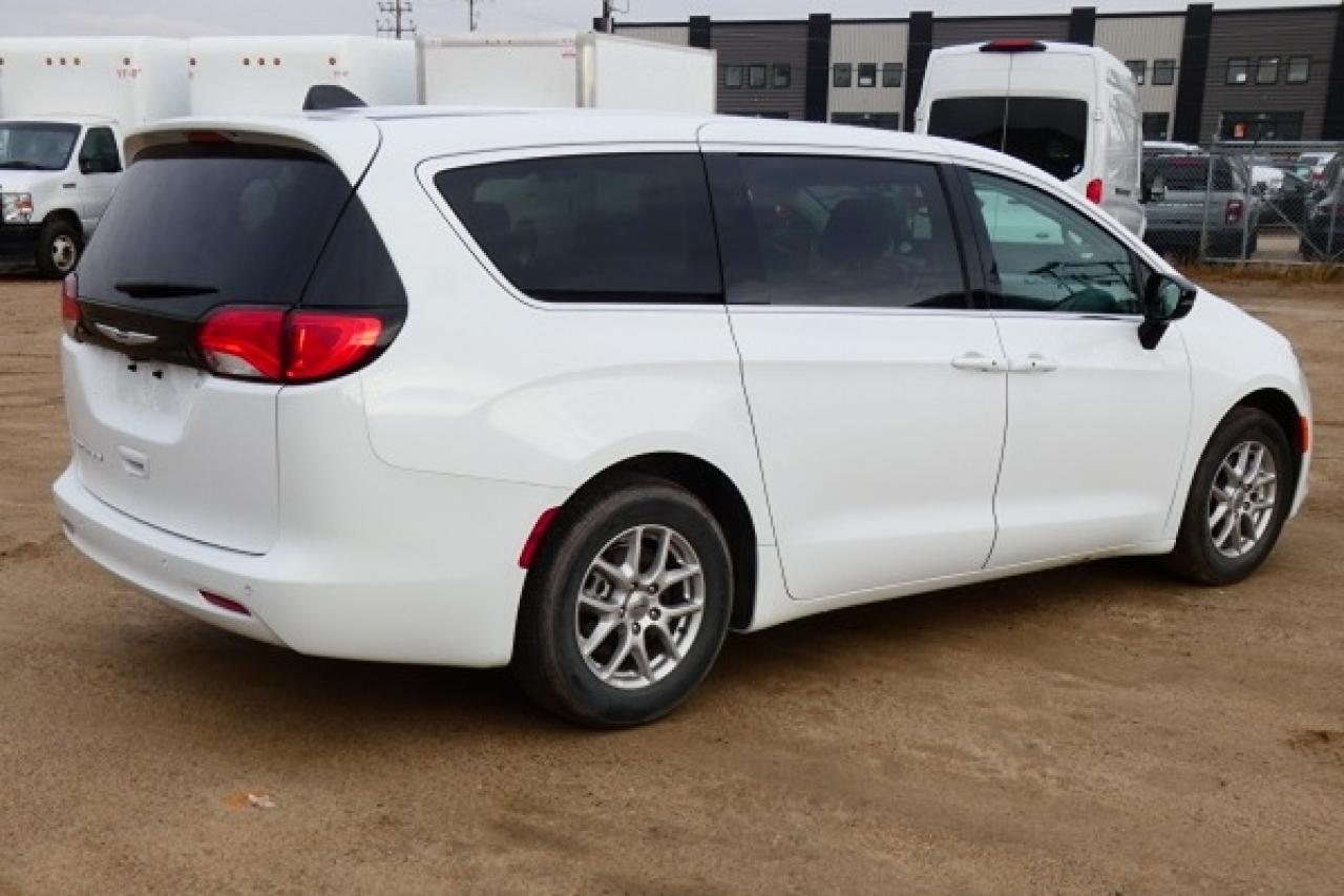 2024 Chrysler Grand Caravan SXT 2WD w/Htd cloth, NAV, BUC - Photo #6