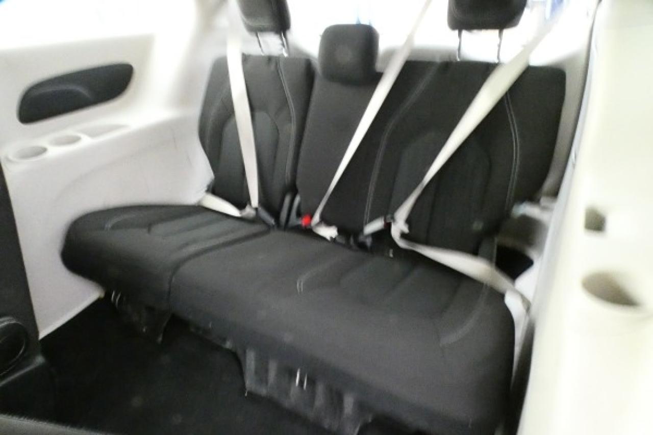2024 Chrysler Grand Caravan SXT 2WD w/Htd cloth, NAV, BUC - Photo #11