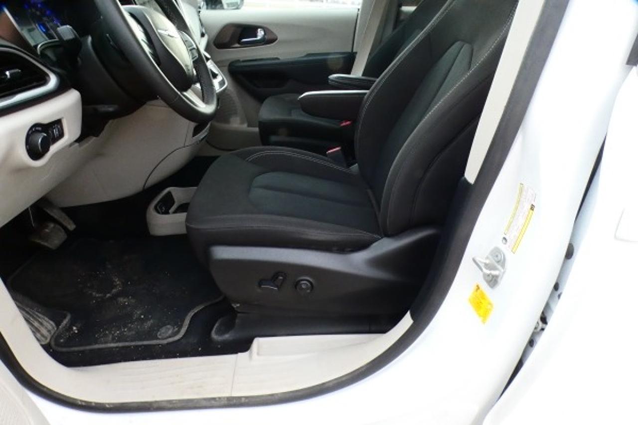 2024 Chrysler Grand Caravan SXT 2WD w/Htd cloth, NAV, BUC - Photo #12