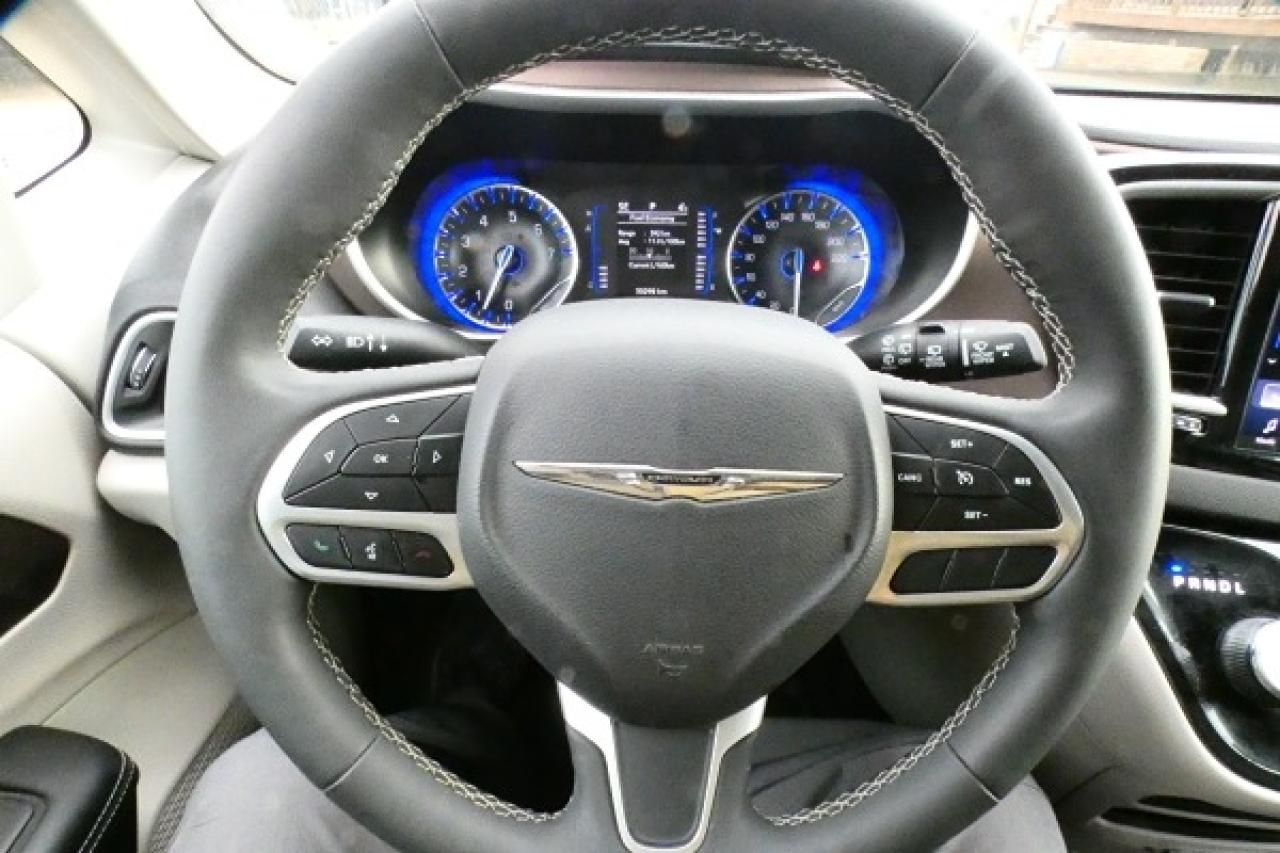 2024 Chrysler Grand Caravan SXT 2WD w/Htd cloth, NAV, BUC - Photo #13