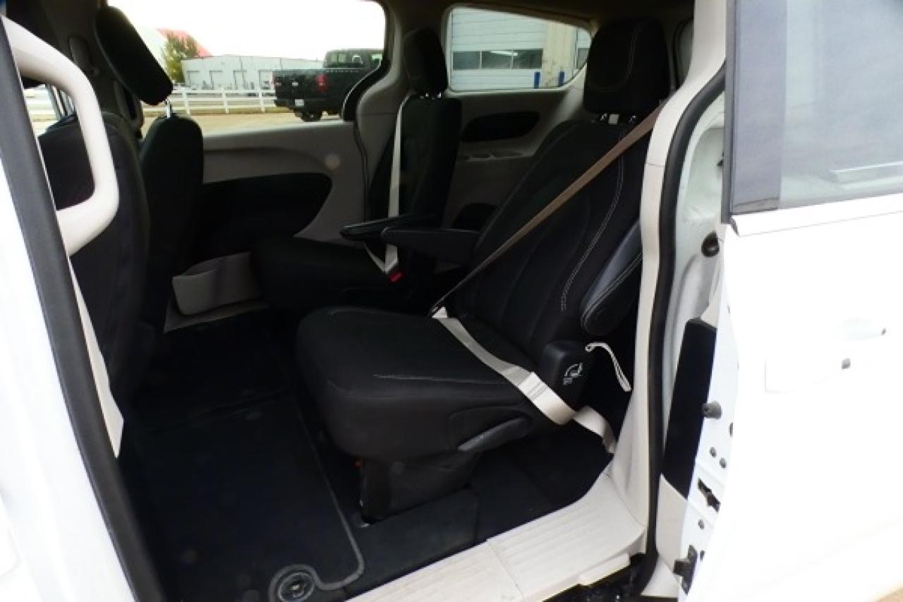 2024 Chrysler Grand Caravan SXT 2WD w/Htd cloth, NAV, BUC - Photo #10
