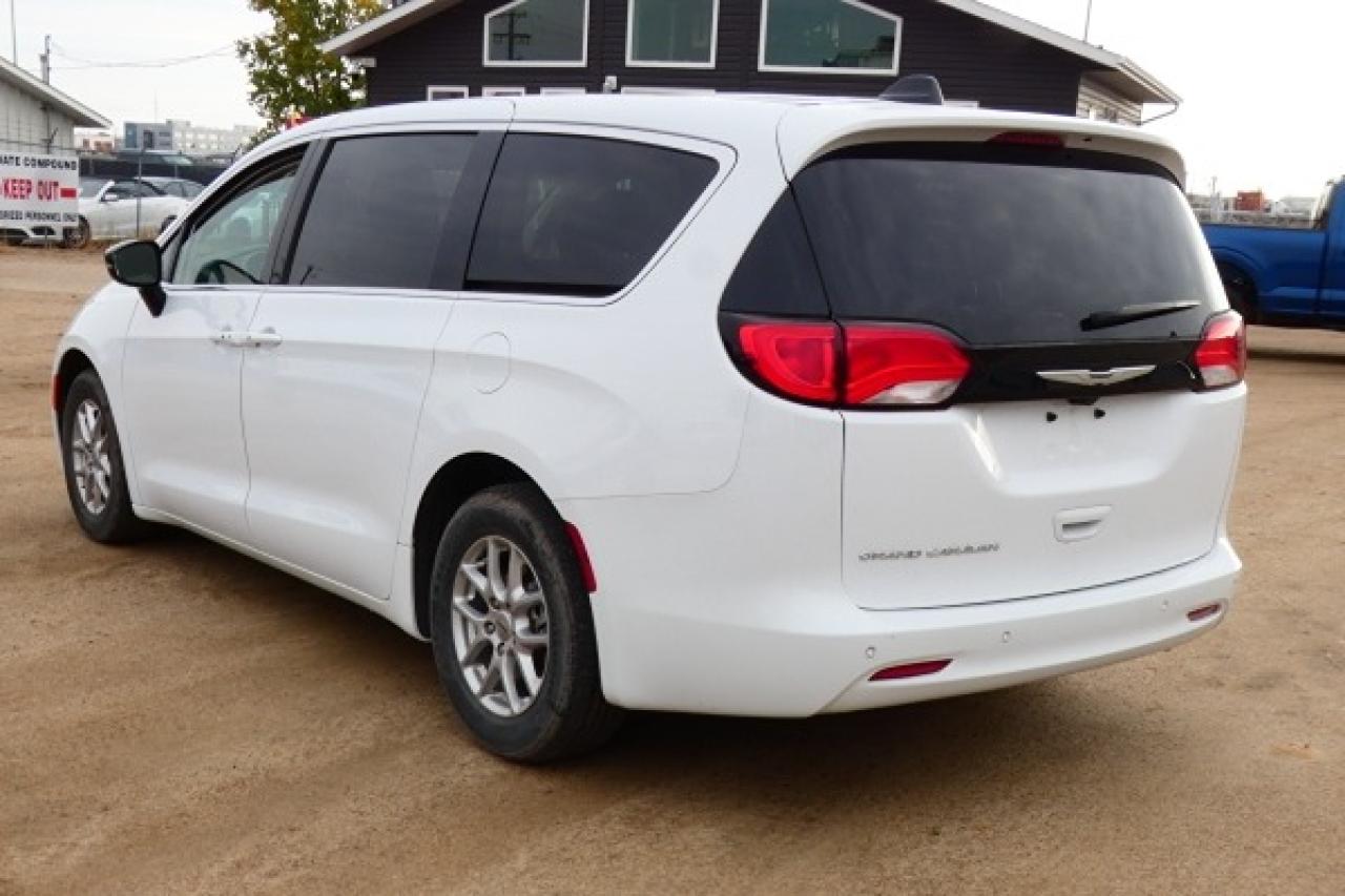 2024 Chrysler Grand Caravan SXT 2WD w/Htd cloth, NAV, BUC - Photo #8