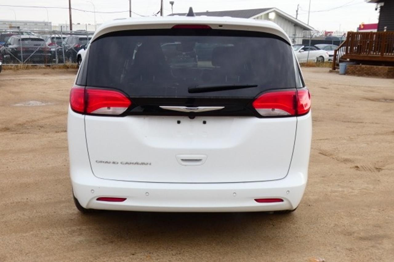 2024 Chrysler Grand Caravan SXT 2WD w/Htd cloth, NAV, BUC - Photo #7