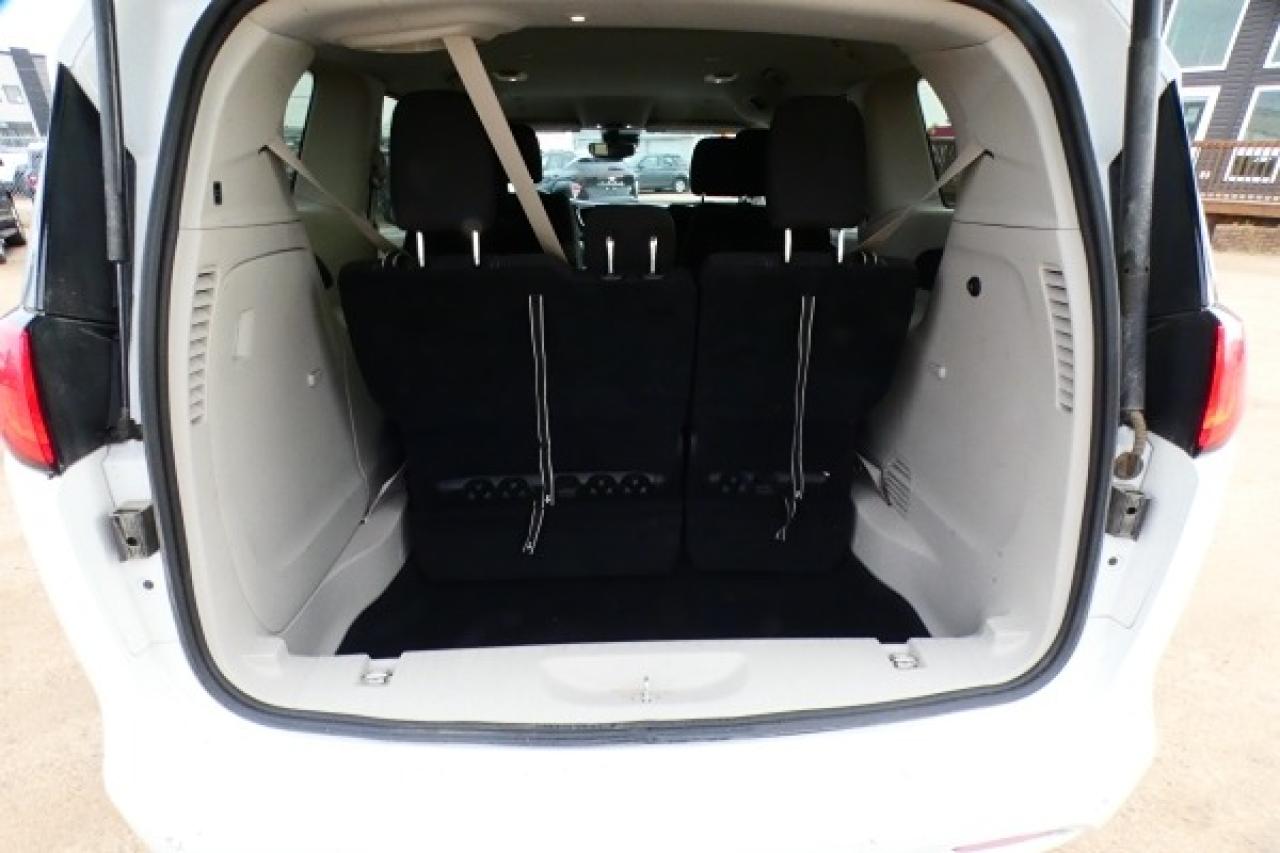 2024 Chrysler Grand Caravan SXT 2WD w/Htd cloth, NAV, BUC - Photo #9