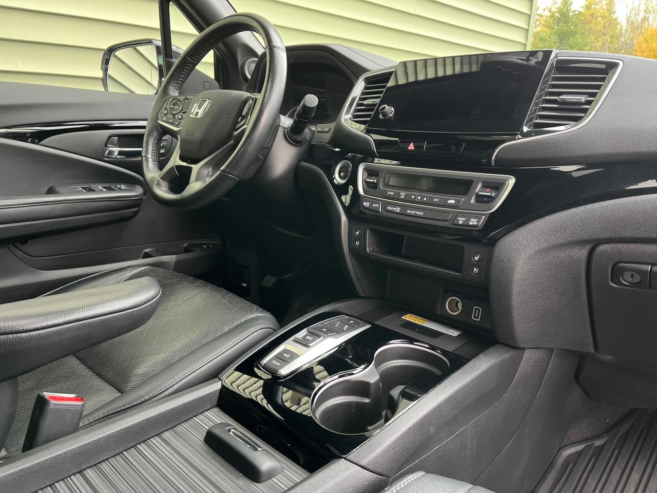 2019 Honda Passport Touring AWD - Photo #3