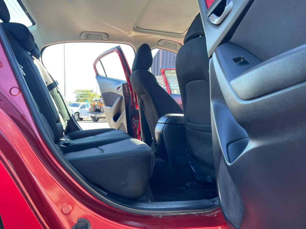 2015 Mazda MAZDA3 GS AUTO LOW KM NO ACCIDENT  CERITFIED SUNROOF - Photo #12