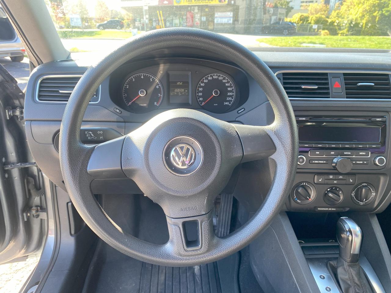 2012 Volkswagen Jetta Trendline/Automatic/4 Cylinder - Photo #15