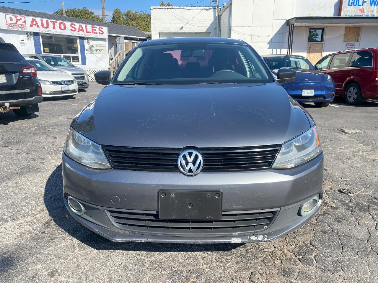 2012 Volkswagen Jetta Trendline/Automatic/4 Cylinder - Photo #3
