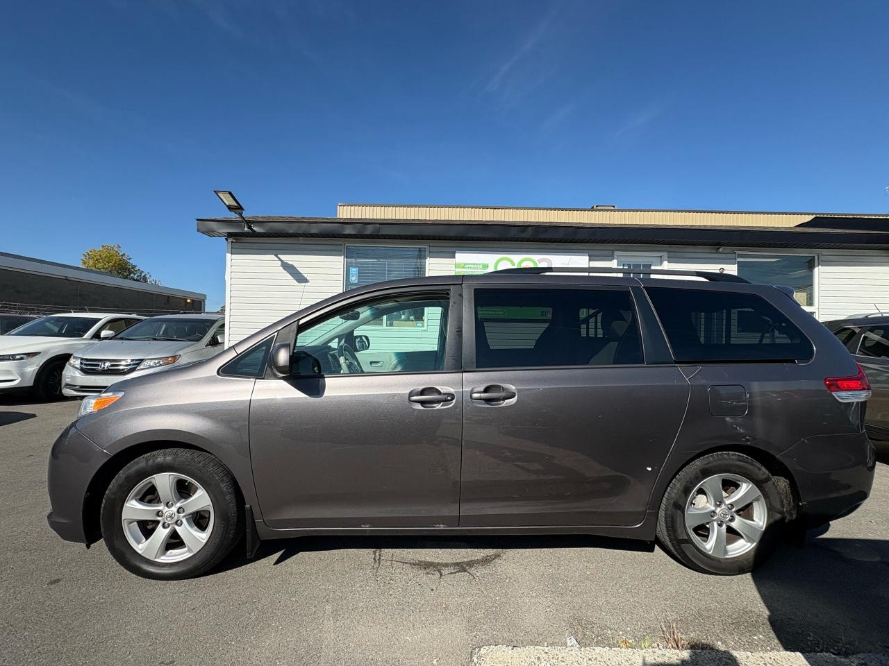 2014 Toyota Sienna LE - Photo #8