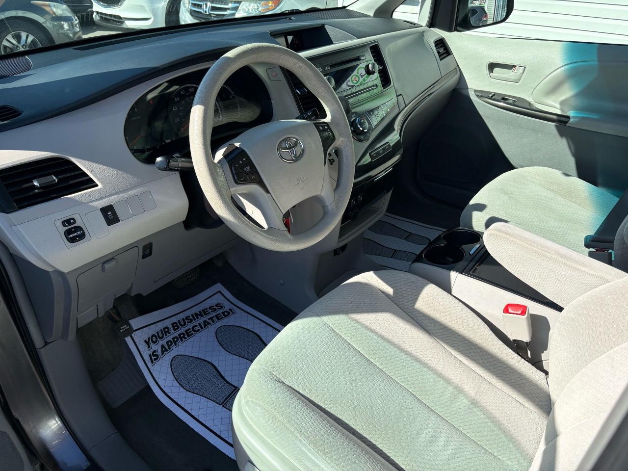 2014 Toyota Sienna LE - Photo #9