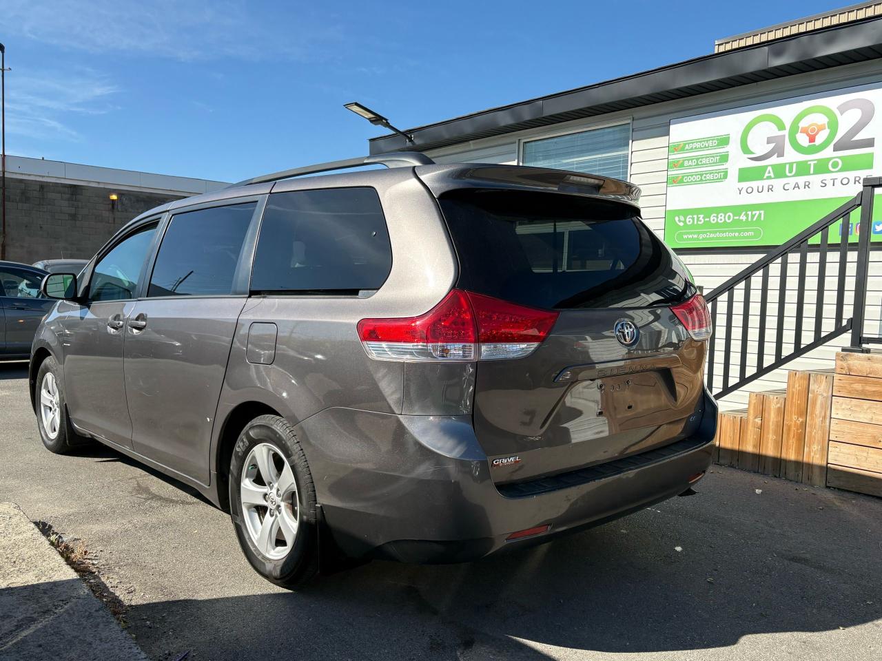 2014 Toyota Sienna LE - Photo #7