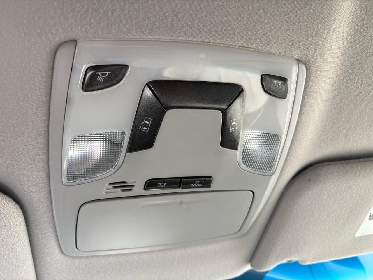 2014 Toyota Sienna LE - Photo #21