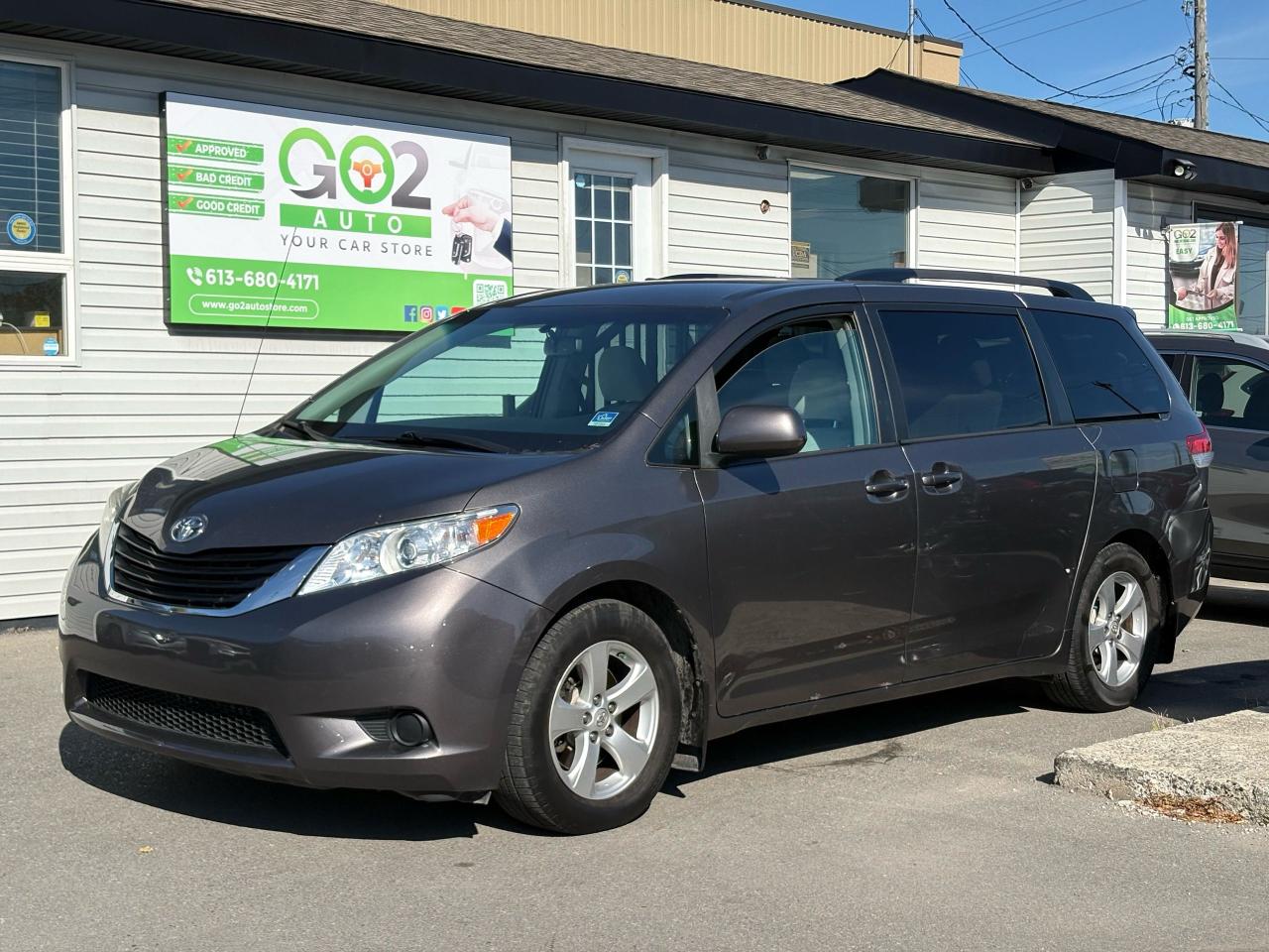 Used 2014 Toyota Sienna LE for sale in Ottawa, ON