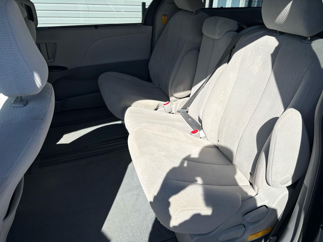 2014 Toyota Sienna LE - Photo #10