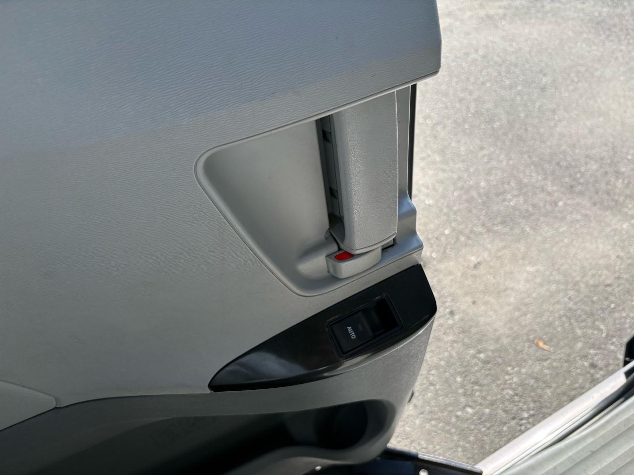 2014 Toyota Sienna LE - Photo #24