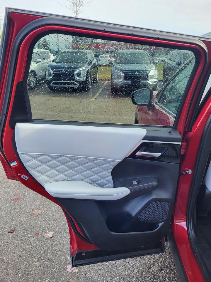 2024 Mitsubishi Outlander SEL Photo