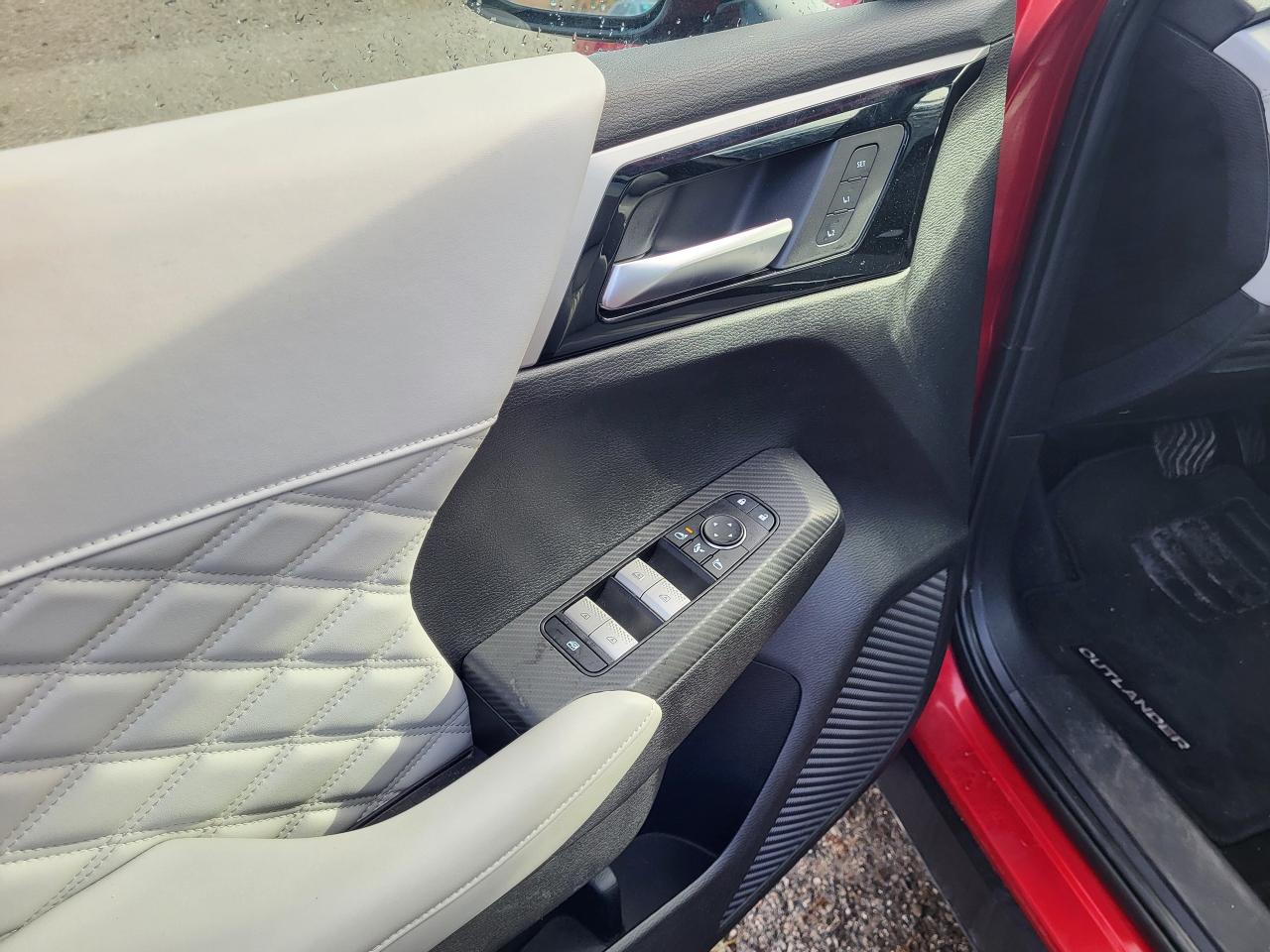 2024 Mitsubishi Outlander SEL Photo