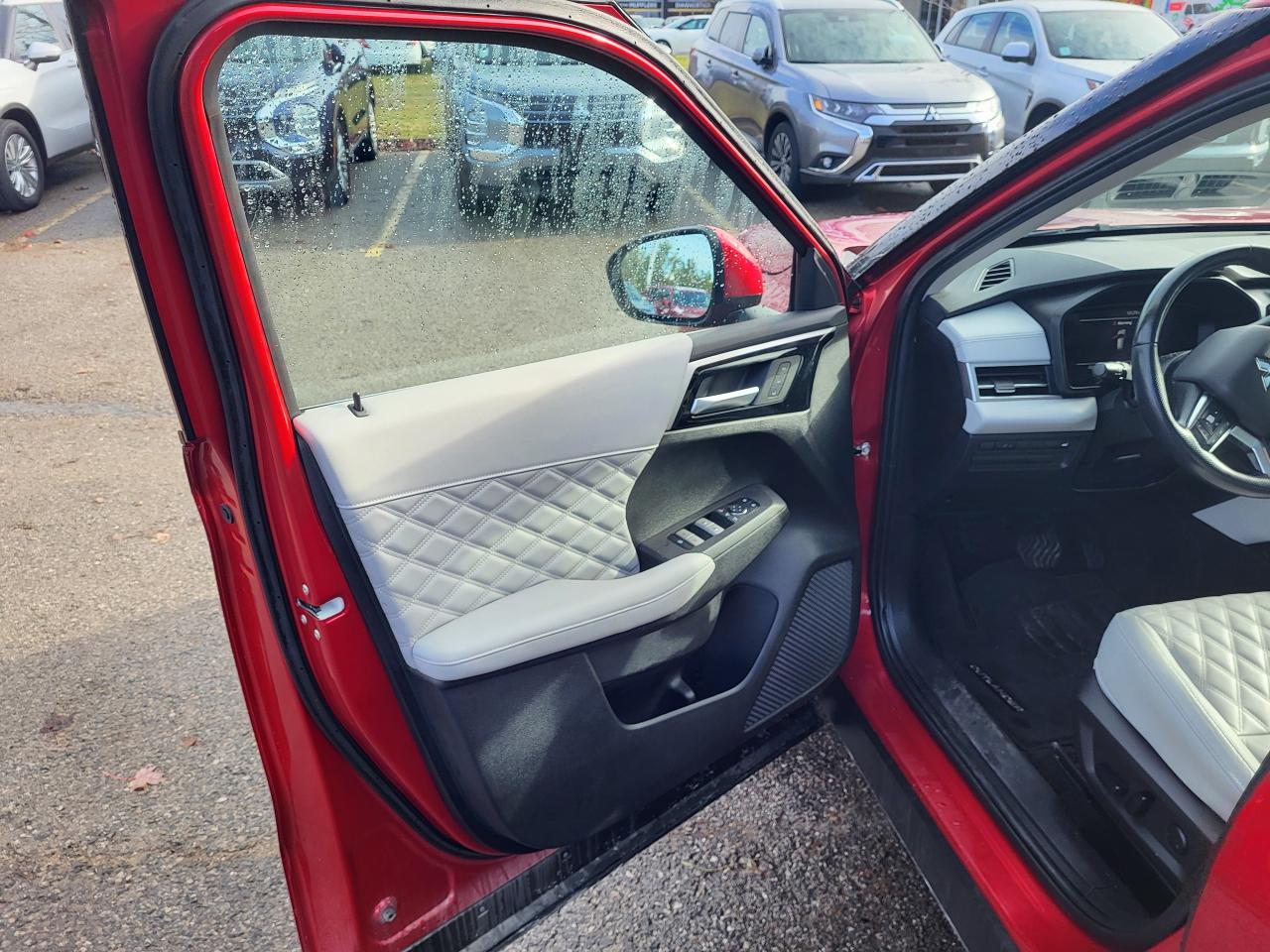 2024 Mitsubishi Outlander SEL Photo