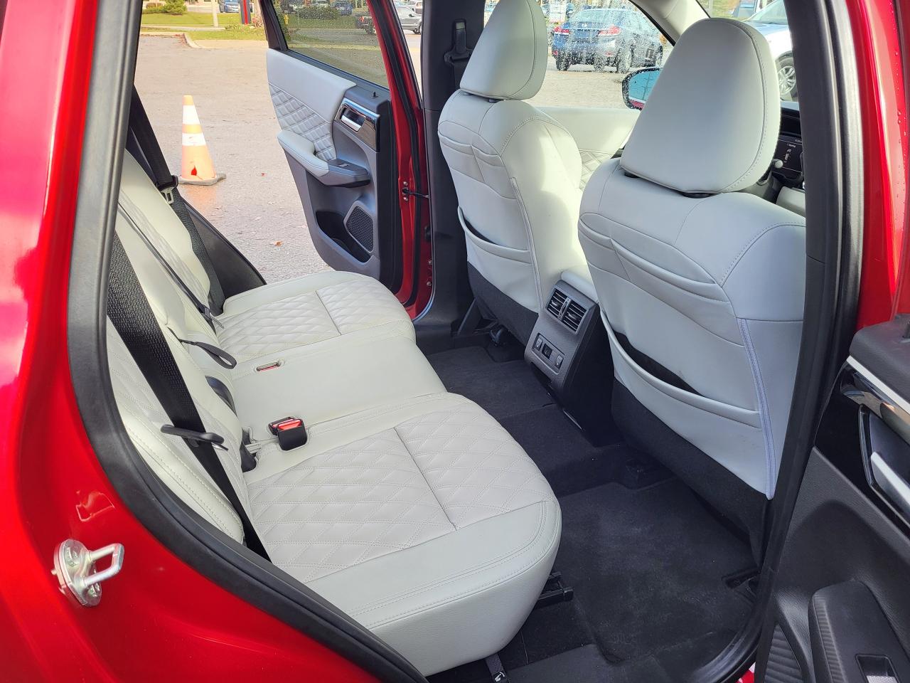 2024 Mitsubishi Outlander SEL Photo