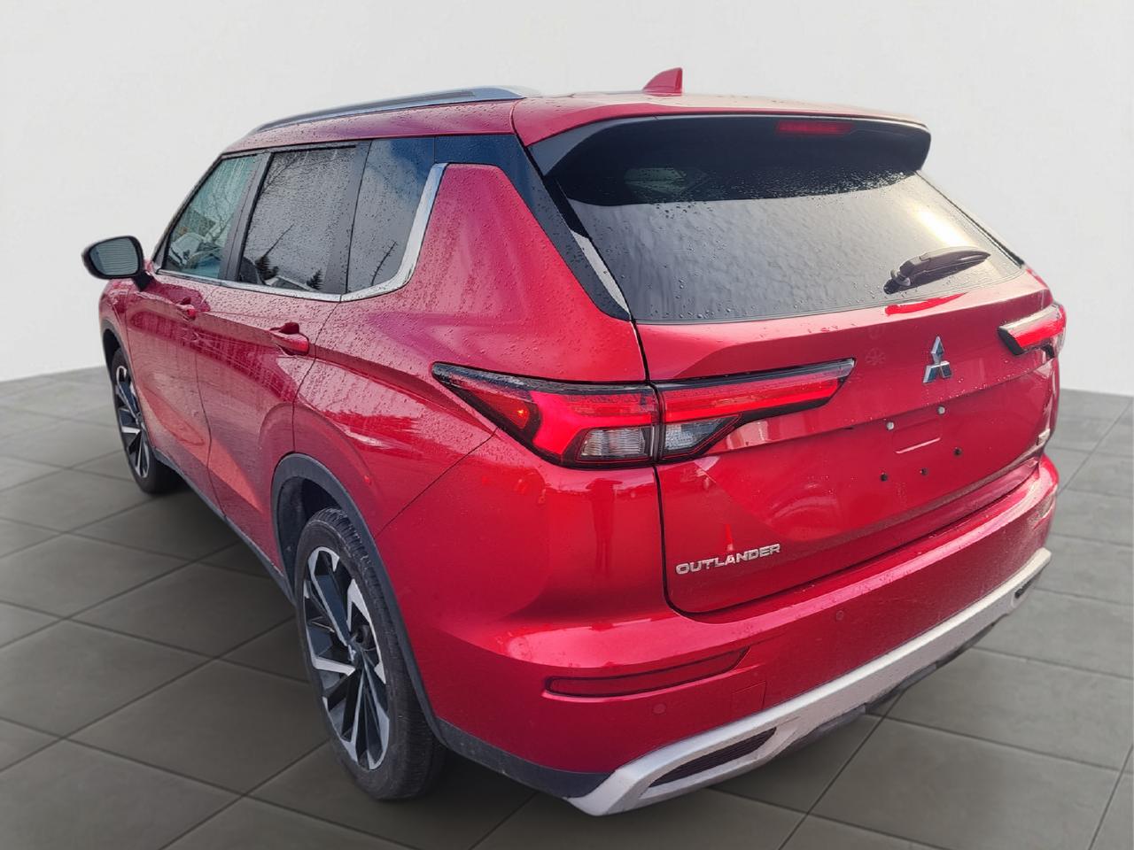 2024 Mitsubishi Outlander SEL Photo4