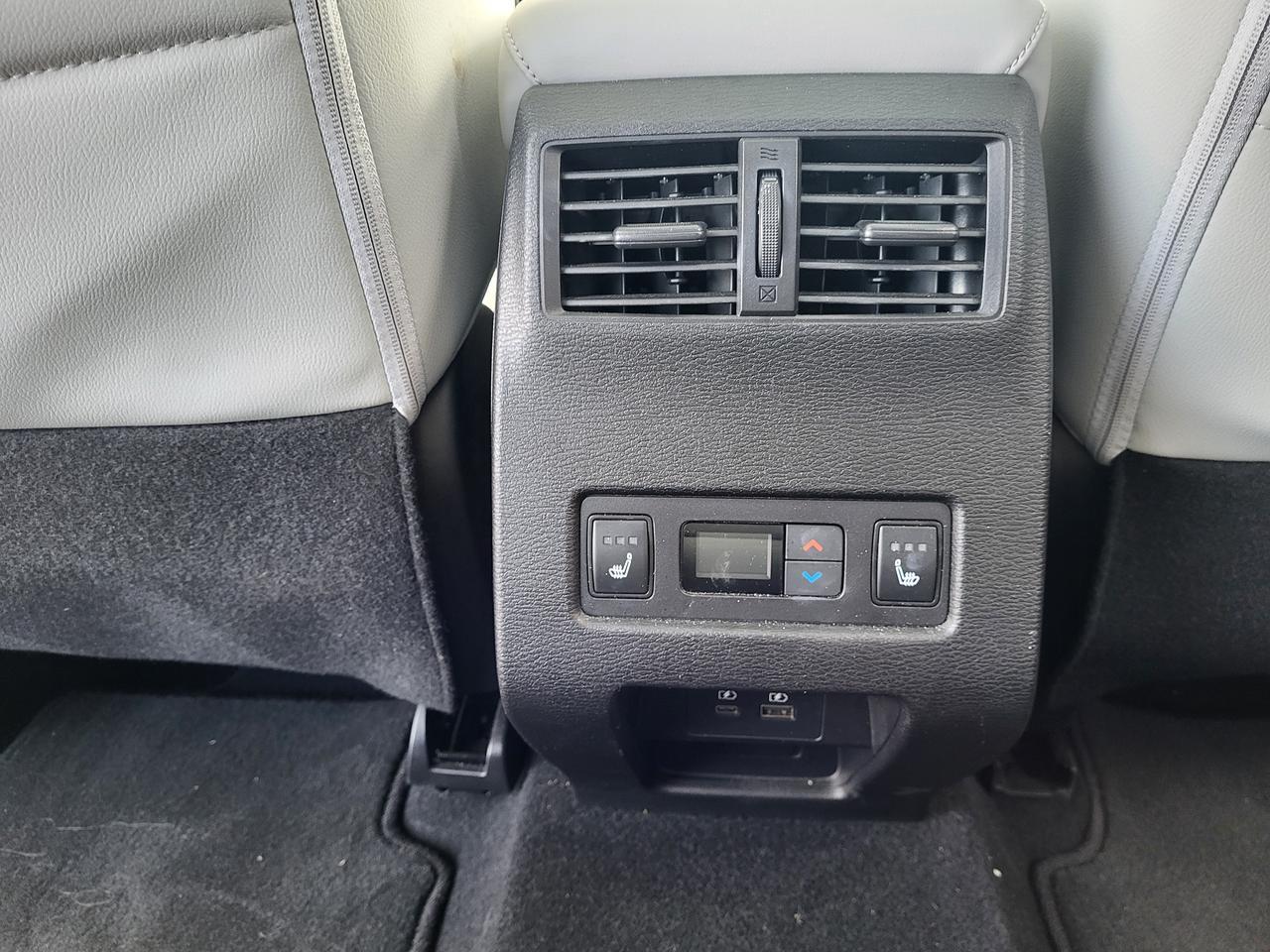 2024 Mitsubishi Outlander SEL Photo