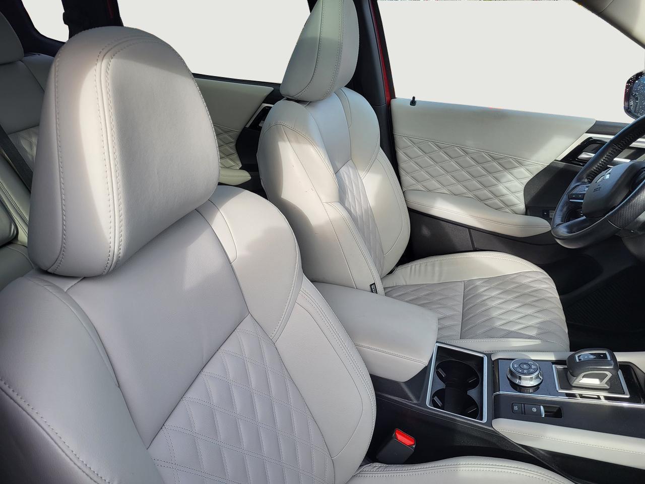 2024 Mitsubishi Outlander SEL Photo