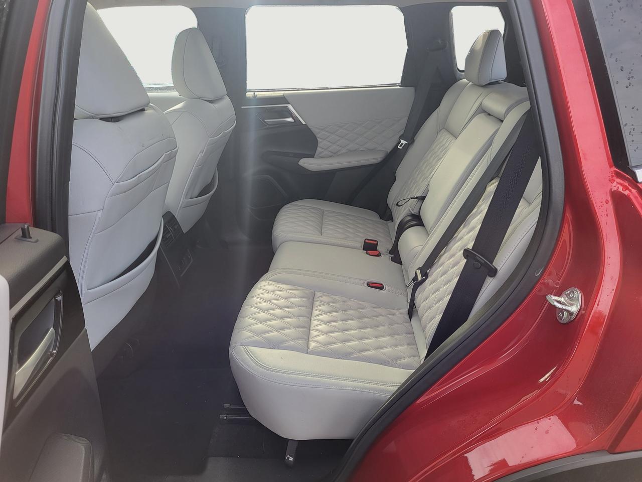 2024 Mitsubishi Outlander SEL Photo