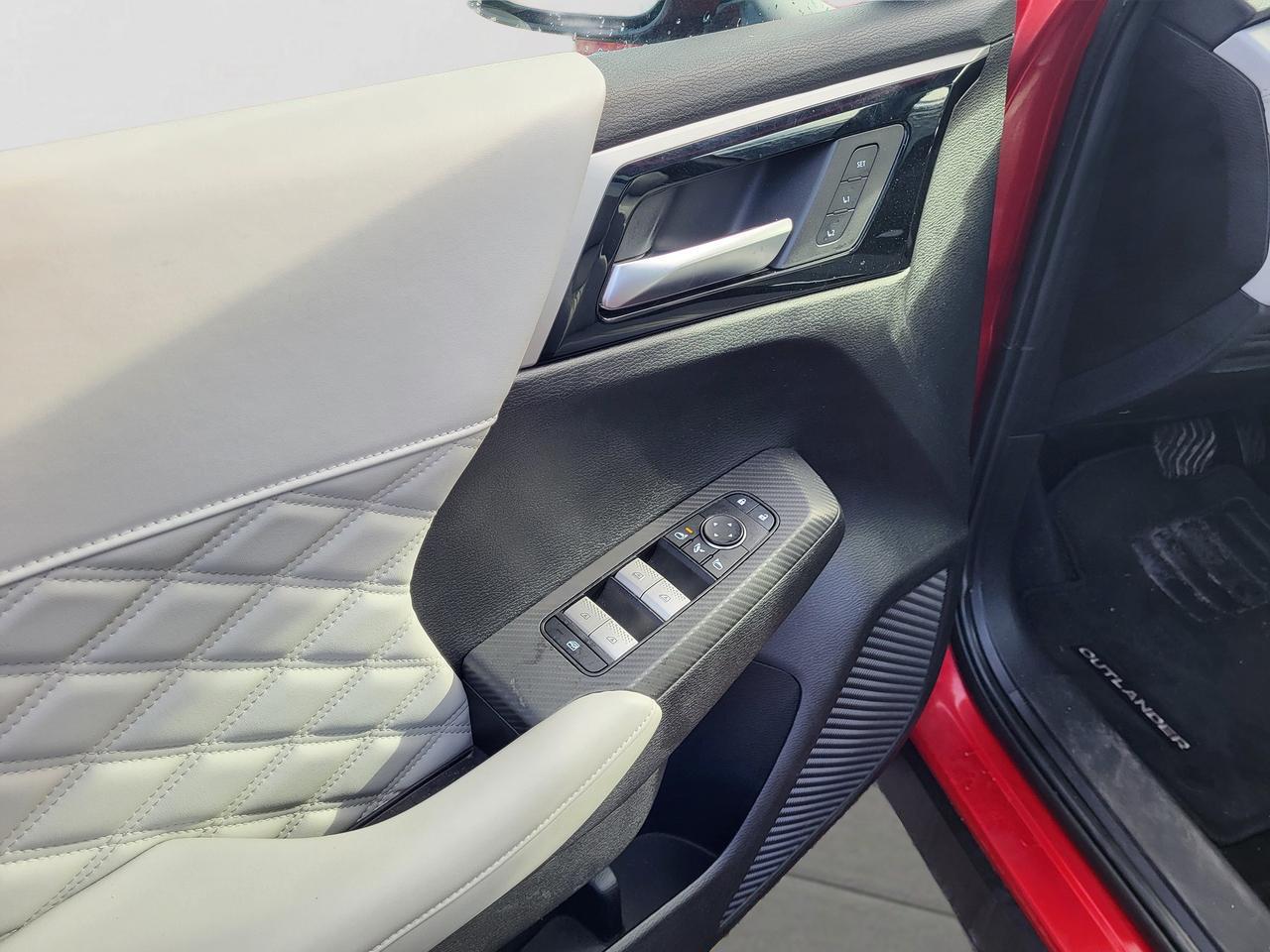 2024 Mitsubishi Outlander SEL Photo