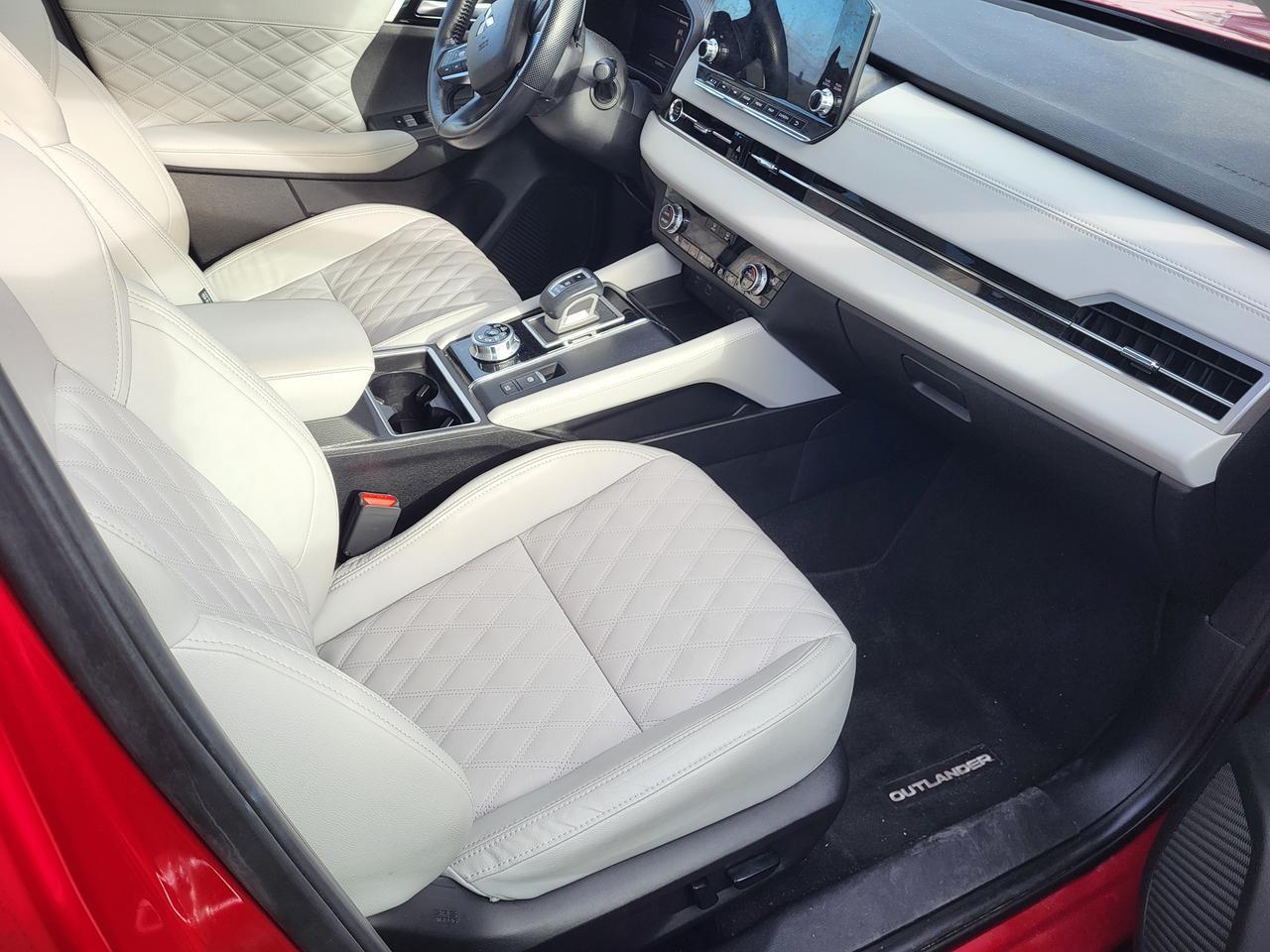 2024 Mitsubishi Outlander SEL Photo