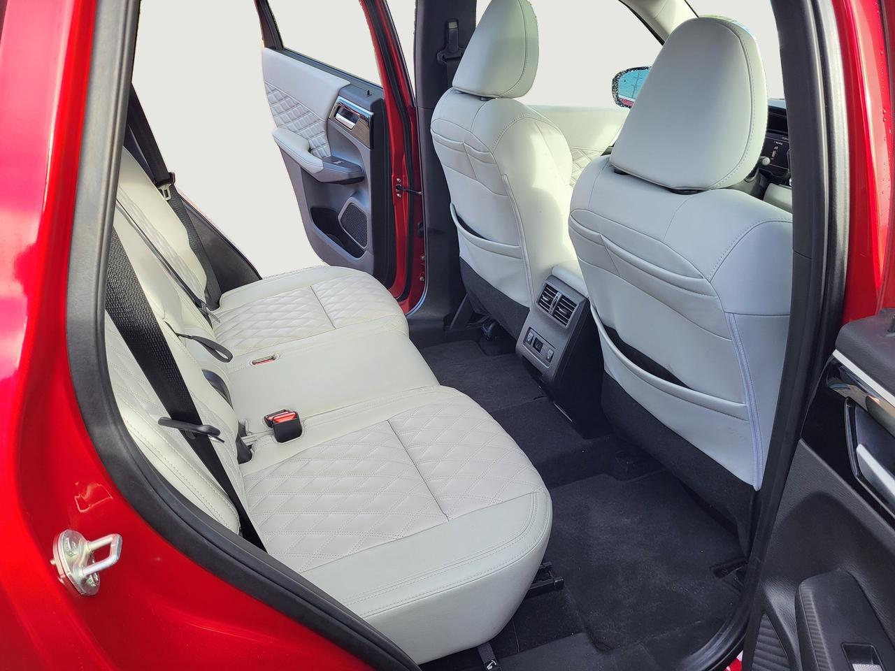 2024 Mitsubishi Outlander SEL Photo