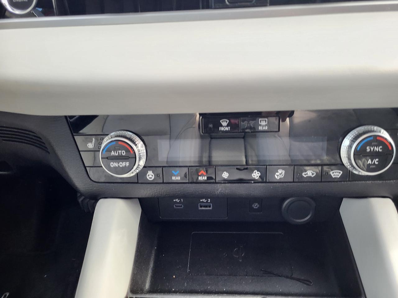 2024 Mitsubishi Outlander SEL Photo