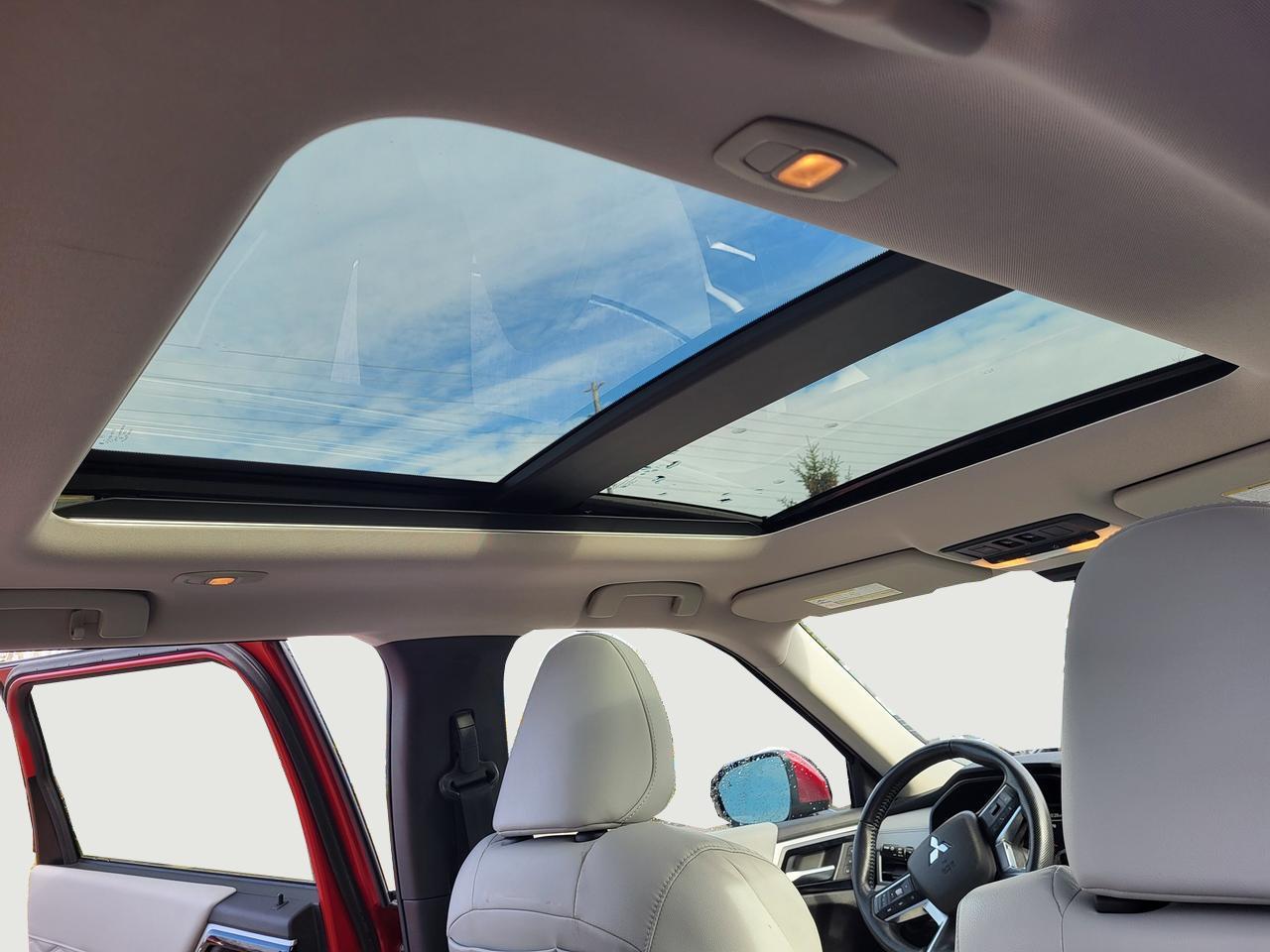 2024 Mitsubishi Outlander SEL Photo