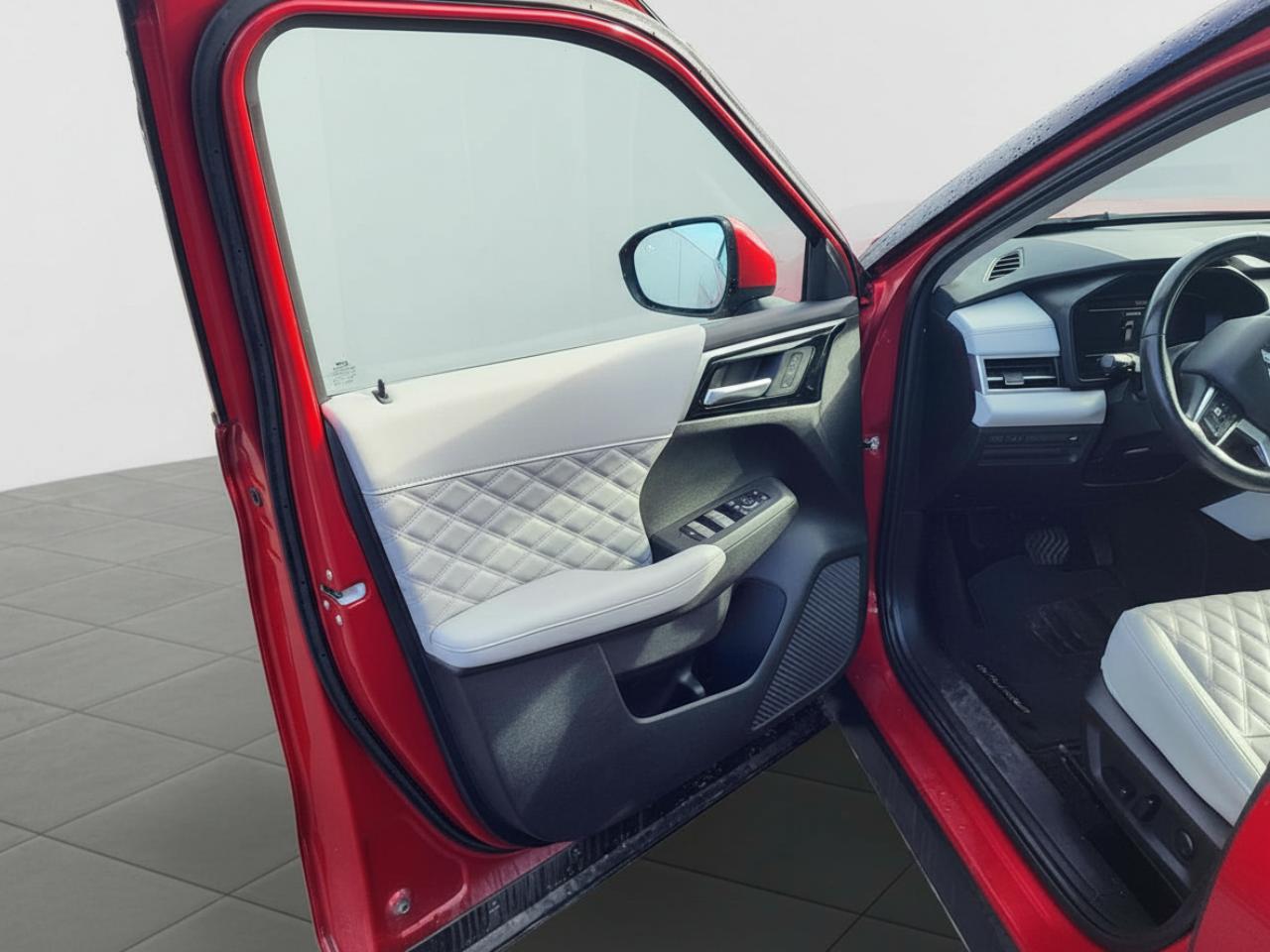 2024 Mitsubishi Outlander SEL Photo