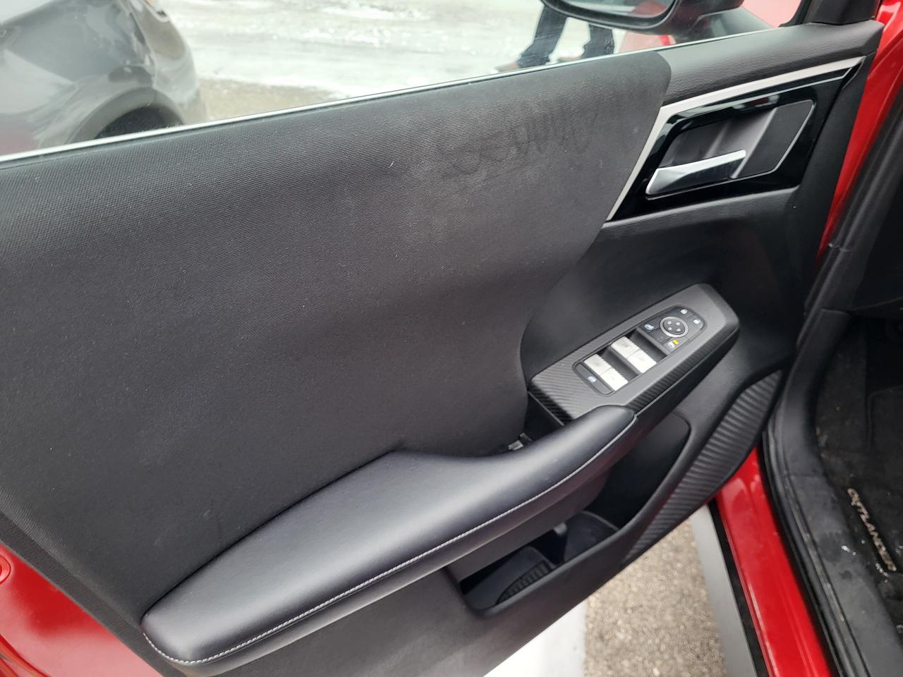 2024 Mitsubishi Outlander ES Photo