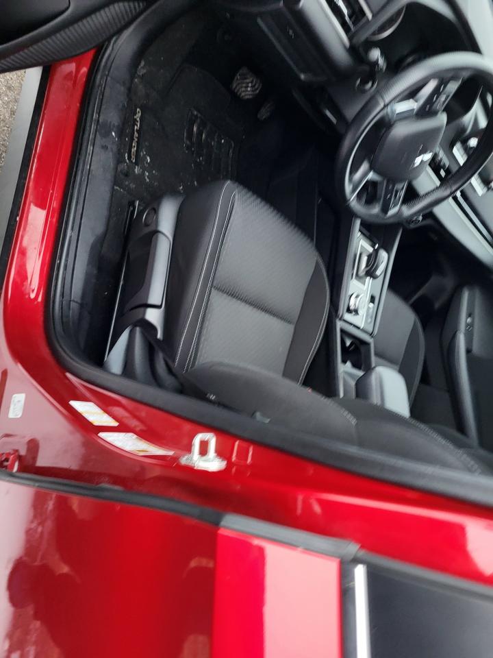 2024 Mitsubishi Outlander ES Photo