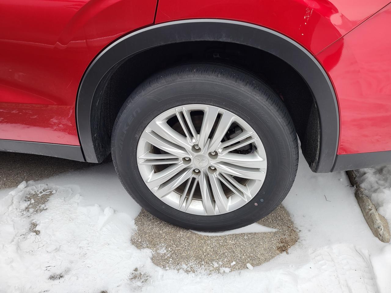 2024 Mitsubishi Outlander ES Photo