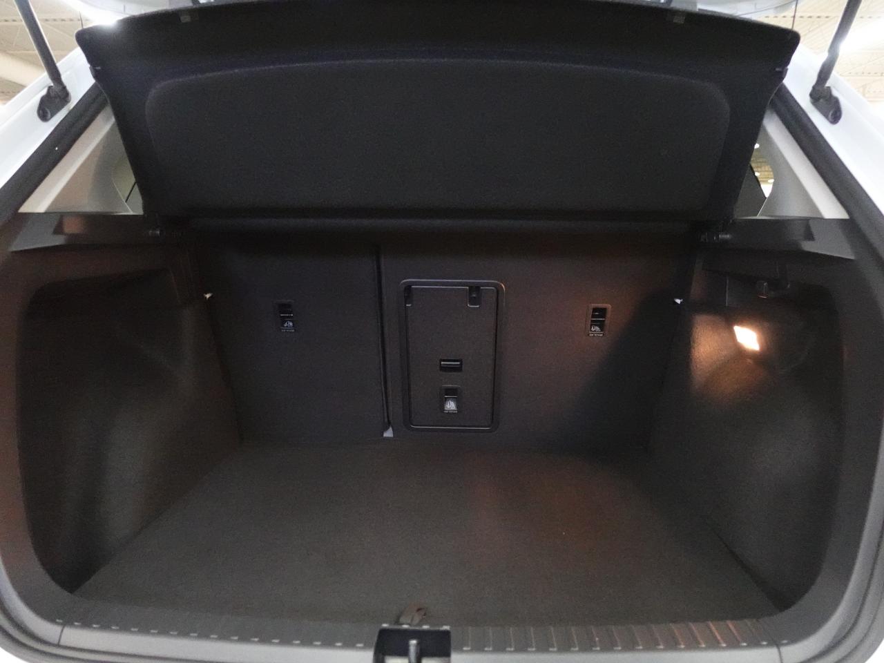 2022 Volkswagen Taos HIGHLINE | AWD | Nav | Leather | Pano roof | BSM Photo