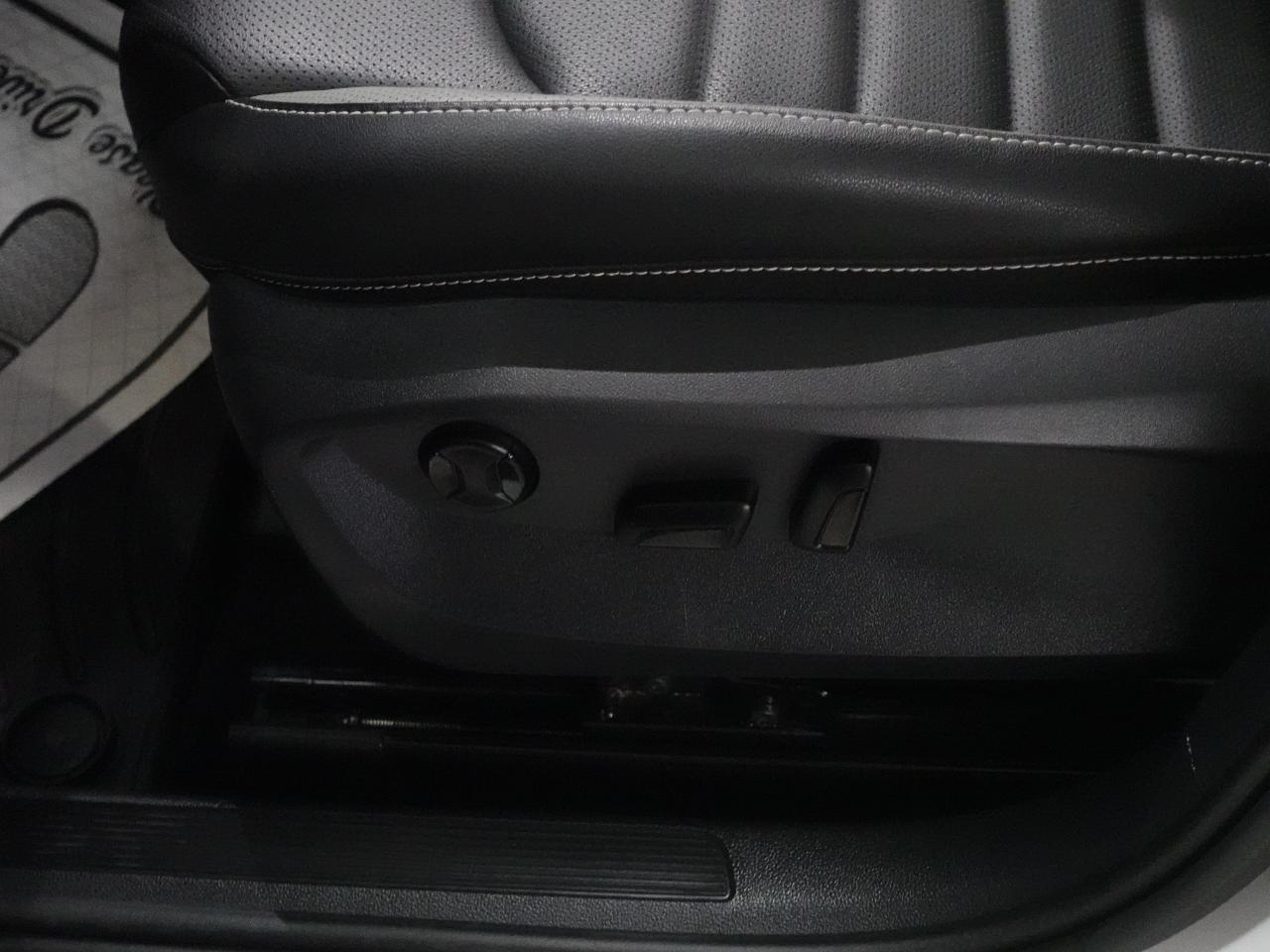 2022 Volkswagen Taos HIGHLINE | AWD | Nav | Leather | Pano roof | BSM Photo