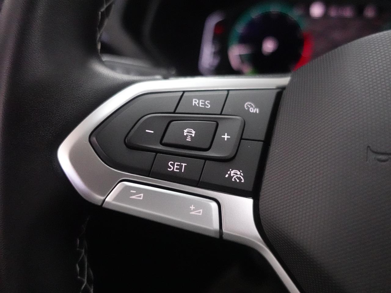 2022 Volkswagen Taos HIGHLINE | AWD | Nav | Leather | Pano roof | BSM Photo