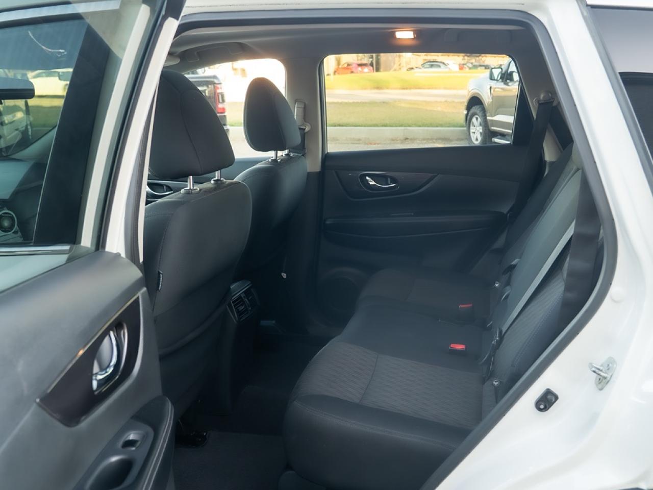 2018 Nissan Rogue SV AWD Photo19