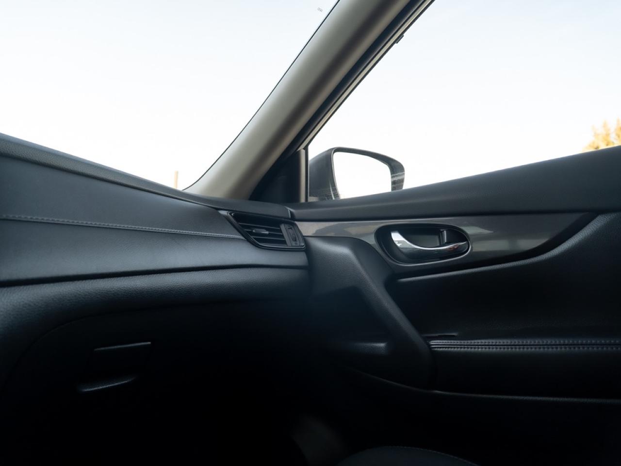 2018 Nissan Rogue SV AWD Photo15