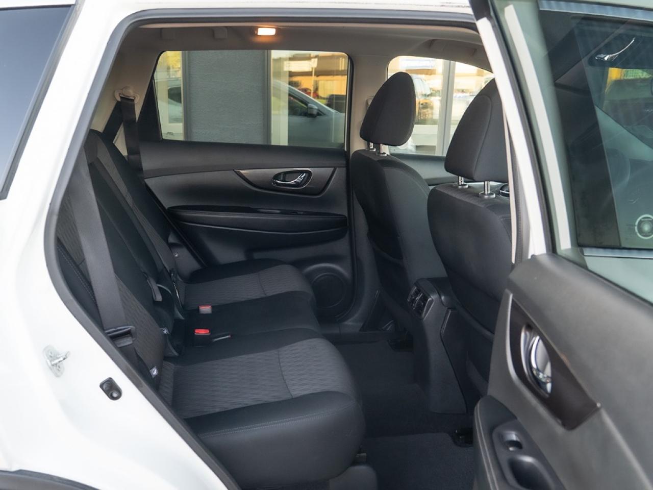 2018 Nissan Rogue SV AWD Photo43