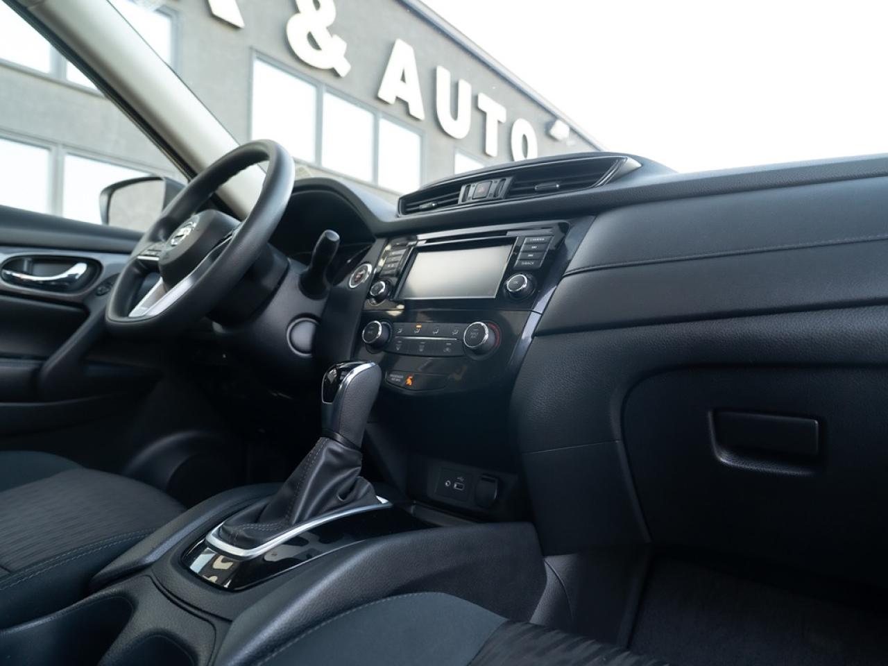 2018 Nissan Rogue SV AWD Photo45