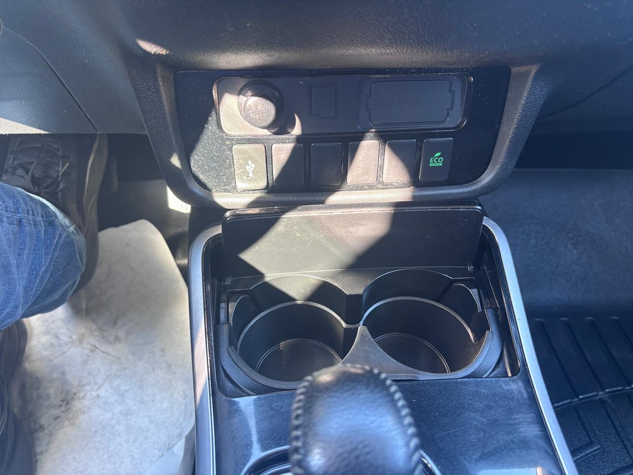 2020 Mitsubishi Outlander ES AWC LOW KMS 7 PASSENGER - Photo #27