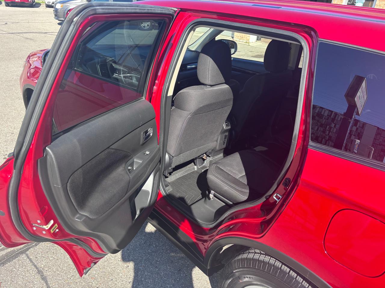 2020 Mitsubishi Outlander ES AWC LOW KMS 7 PASSENGER - Photo #15