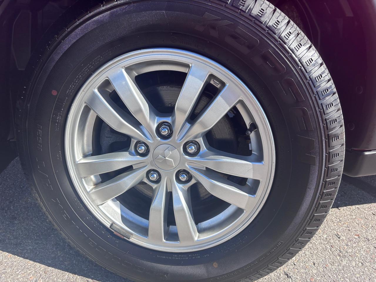 2020 Mitsubishi Outlander ES AWC LOW KMS 7 PASSENGER - Photo #2