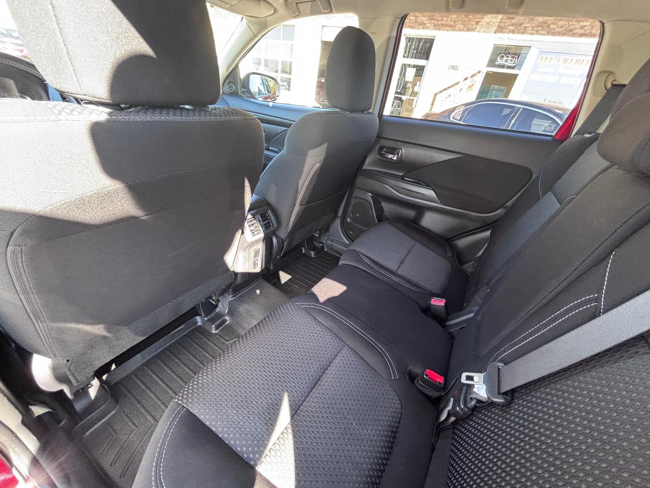 2020 Mitsubishi Outlander ES AWC LOW KMS 7 PASSENGER - Photo #16