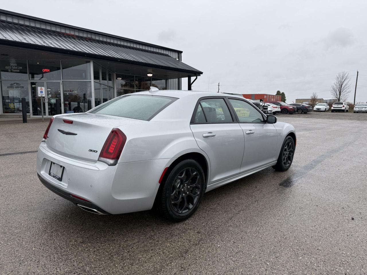 2023 Chrysler 300 300 Touring L AWD Photo3